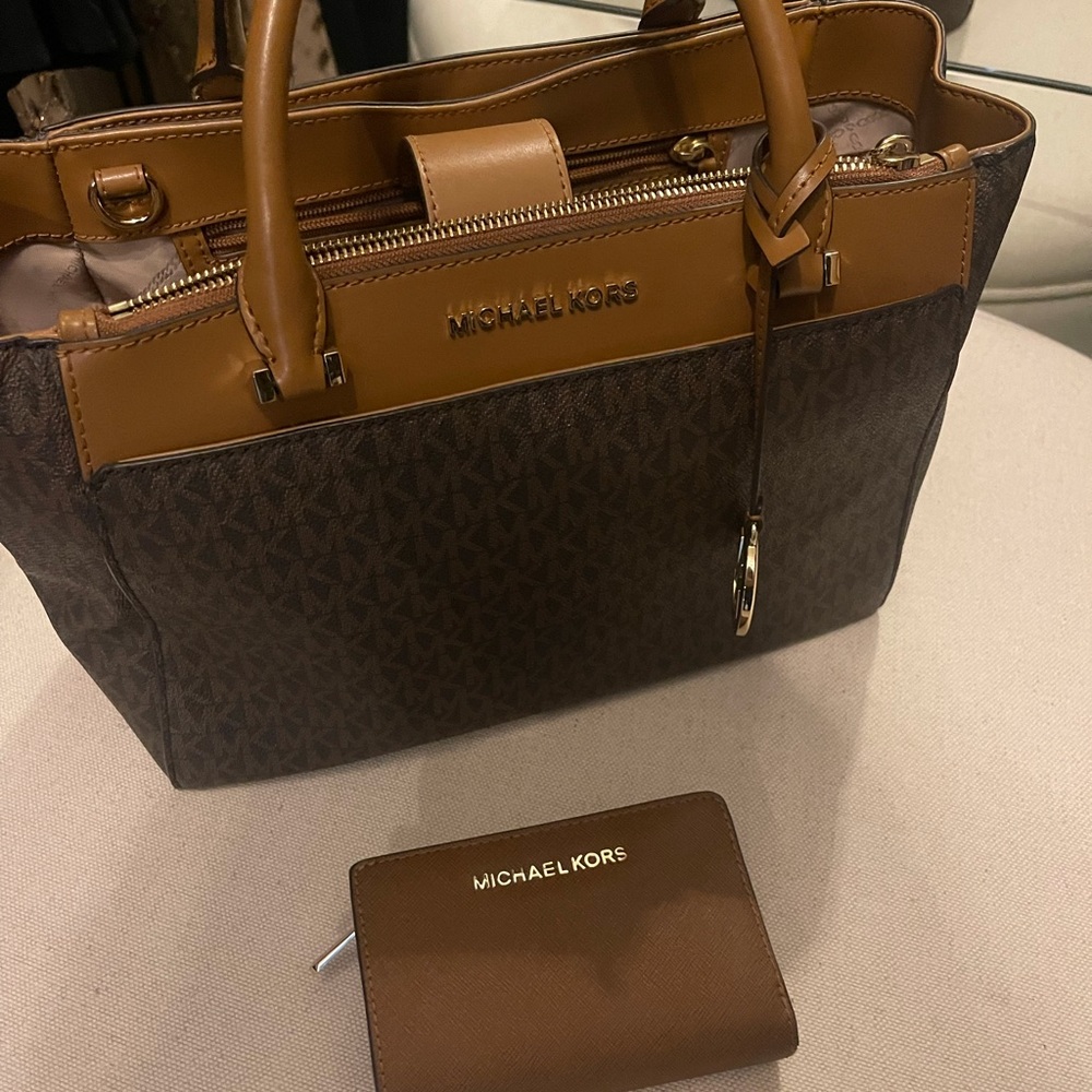Michael Kors Monogram Bag with wallet